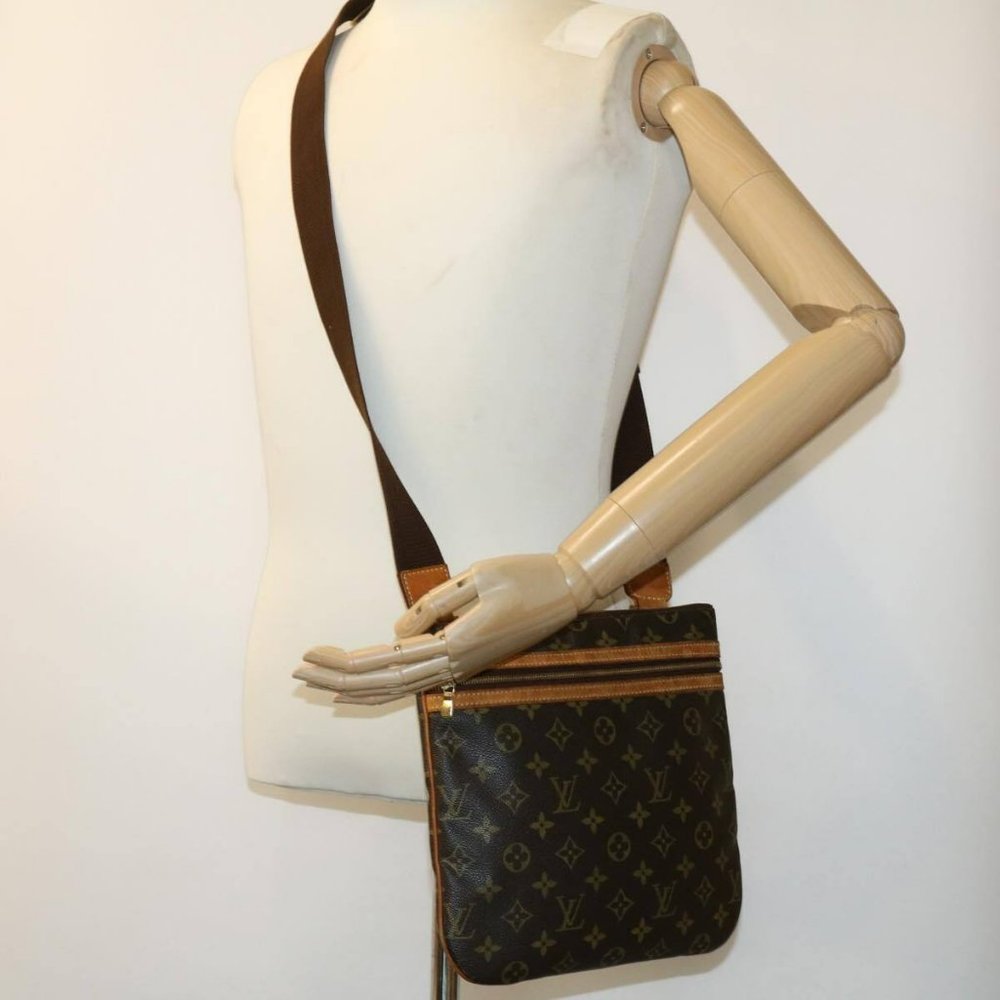 AUTHENTIC LOUIS VUITTON Monnogram Pochette Bosphore Shoulder Bag M40044